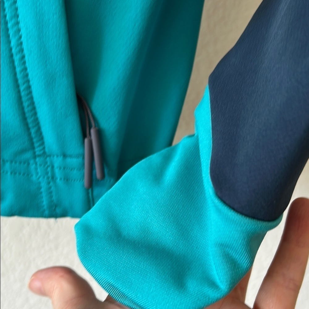 Daehlie Hooded Windbreaker size XS Full zip - Picture 4 of 8